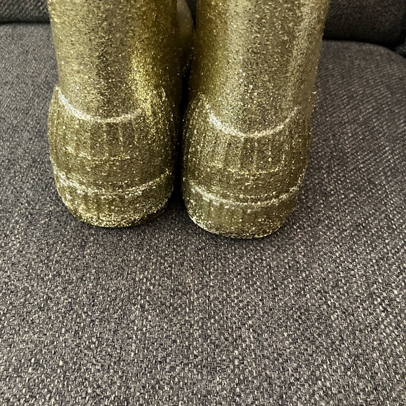 UGG® Australia Drizlita Rain Boots - Glitter Gold - Picture 3 of 9